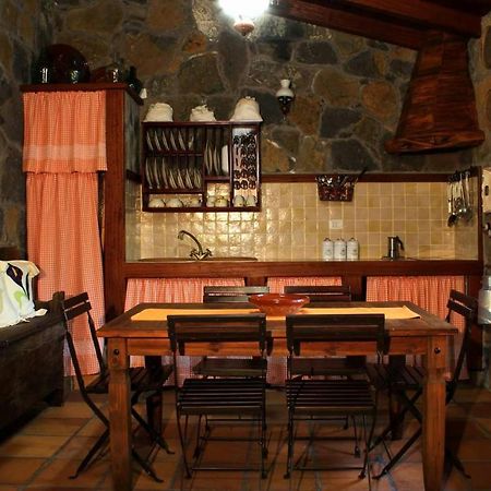 Casa Mary Lola Guest House Tinor Екстериор снимка