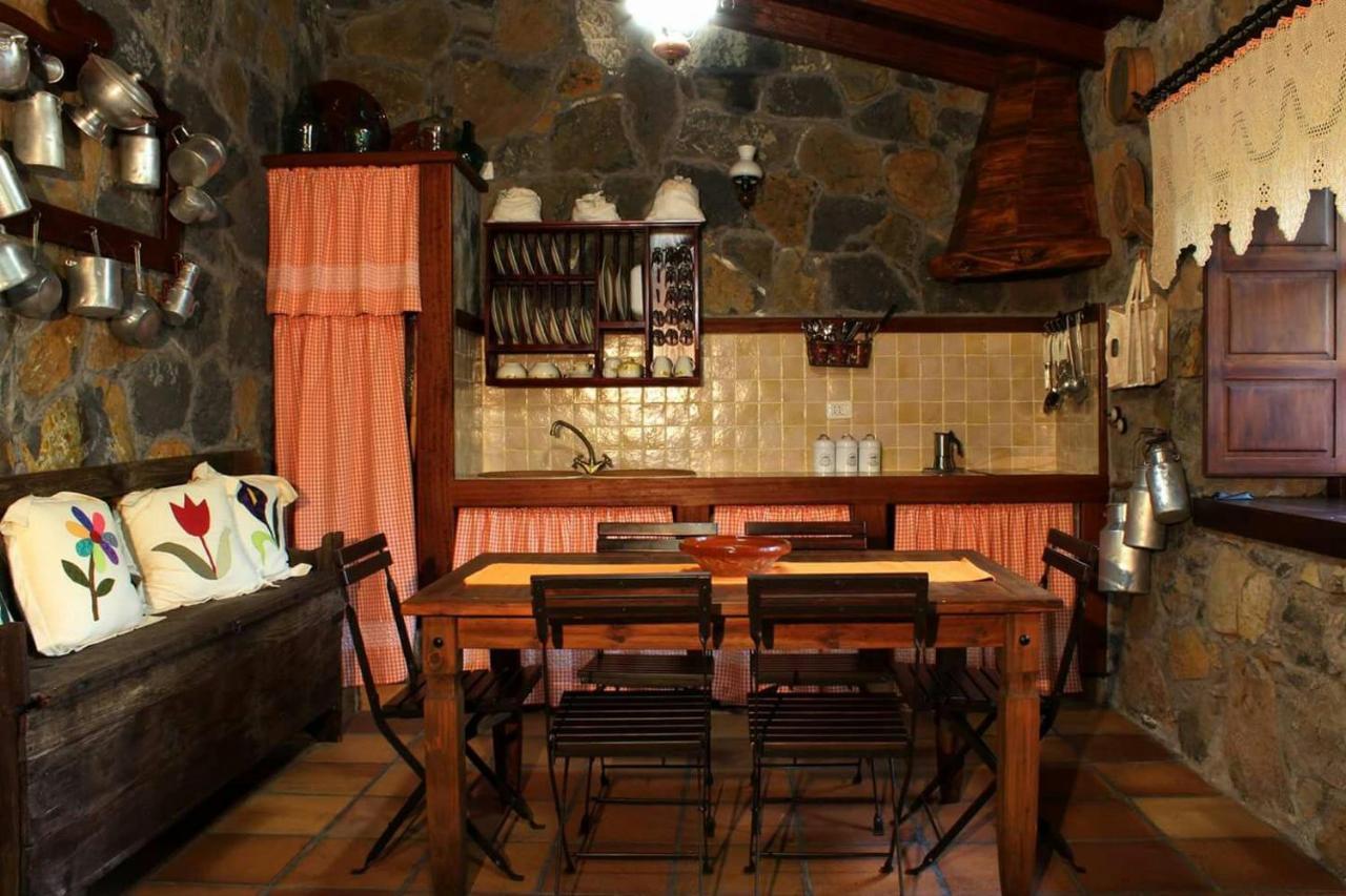 Casa Mary Lola Guest House Tinor Екстериор снимка